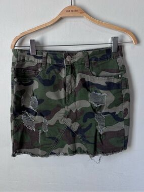 ✨3/$30✨ Streetwear Society Camo Distressed Denim Mini Skirt | Size M